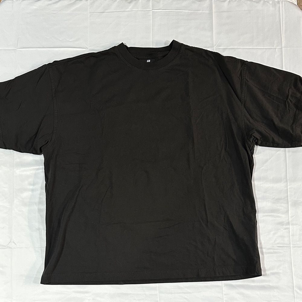 H&M Men's Black Short Sleeve Tee. Men’s size Large oversized fit. Good condition